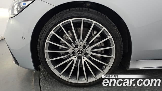 Mercedes-Benz S-Class 2024 — Photo 8/37