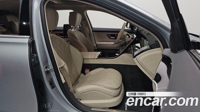Mercedes-Benz S-Class 2024 — Photo 11/37