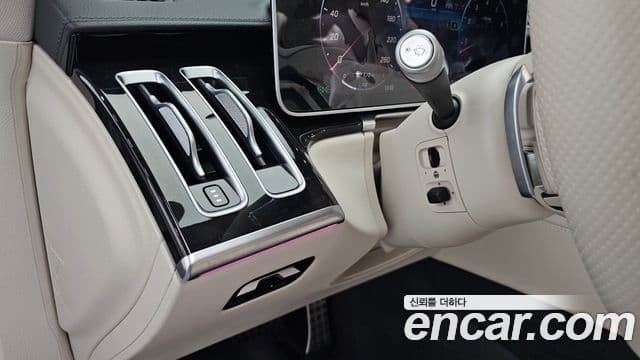 Mercedes-Benz S-Class 2024 — Photo 3/37
