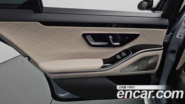 Mercedes-Benz S-Class 2024 — Photo 14/37