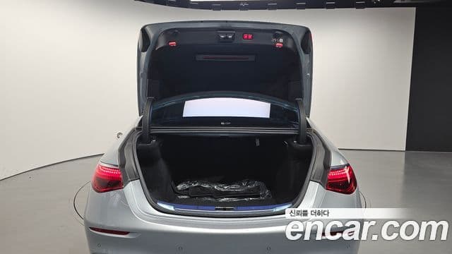 Mercedes-Benz S-Class 2024 — Photo 32/37