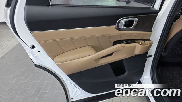 Kia Sorento 2024 — ფოტო 17/33