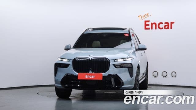 BMW X7 2025 — Photo 21/32