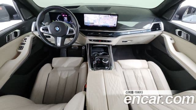 BMW X7 2025 — Photo 18/32