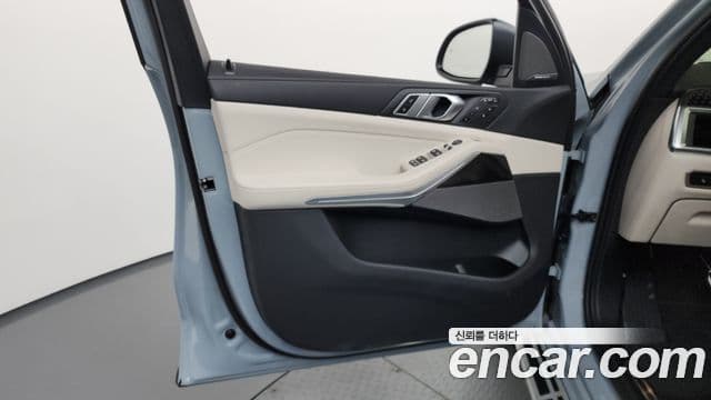 BMW X7 2025 — Photo 19/32