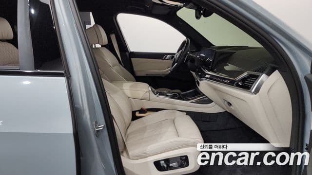 BMW X7 2025 — Photo 22/32