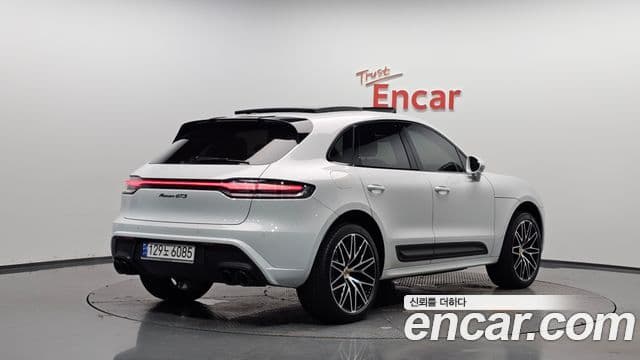 Porsche Macan 2023 — Фото 2/20