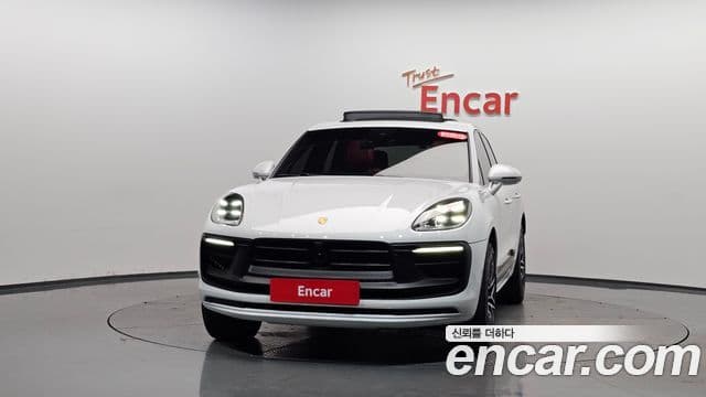 Porsche Macan 2023 — Фото 3/20