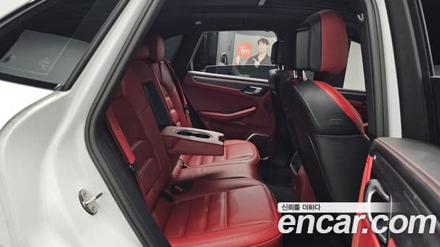 Porsche Macan 2023 — Фото 11/20
