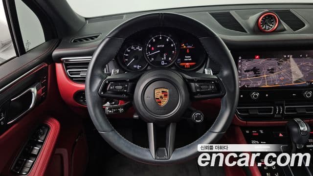Porsche Macan 2023 — Фото 13/20