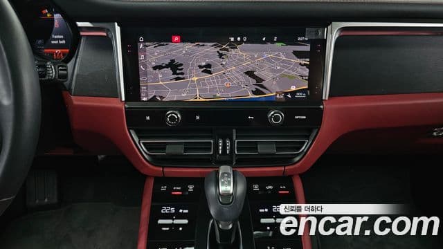 Porsche Macan 2023 — Фото 14/20