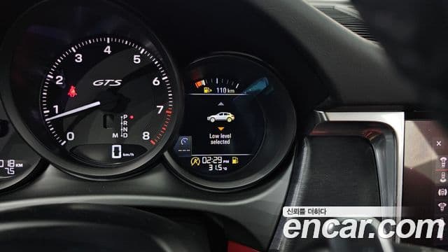 Porsche Macan 2023 — Фото 18/20