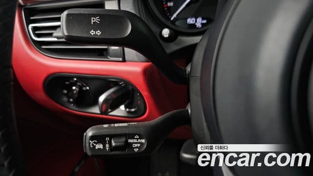 Porsche Macan 2023 — Photo 24/34