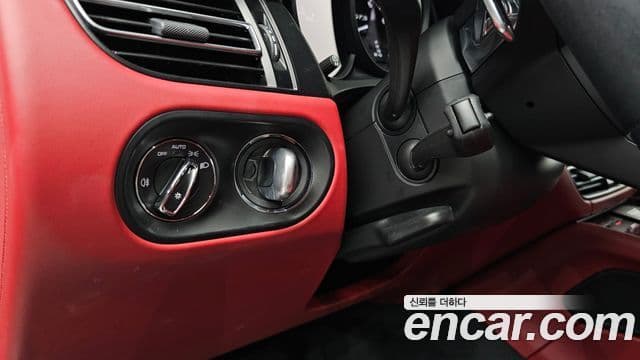 Porsche Macan 2023 — Photo 27/34