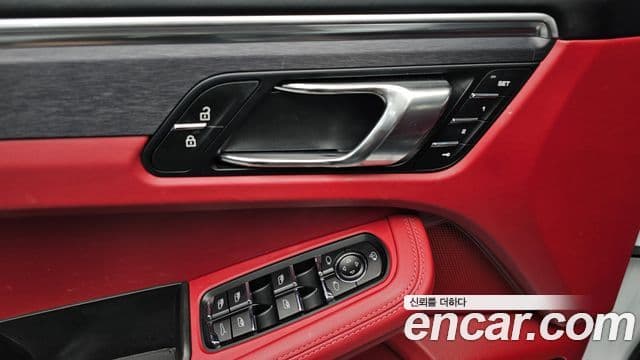 Porsche Macan 2023 — Photo 22/34