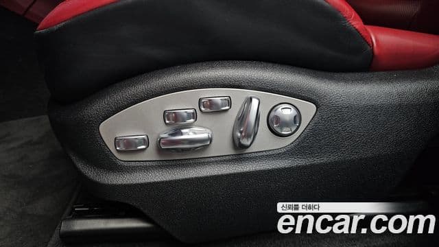 Porsche Macan 2023 — Photo 1/34