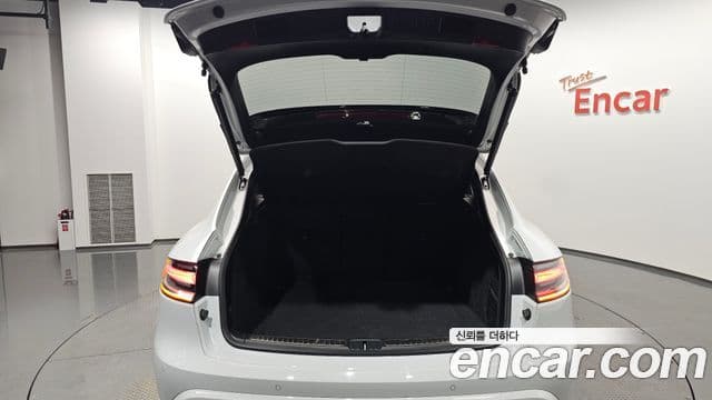 Porsche Macan 2023 — Photo 20/34