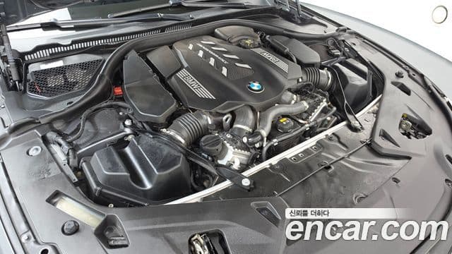 BMW 8 Series 2022 — Photo 6/36