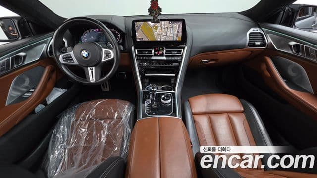 BMW 8 Series 2022 — Photo 27/36