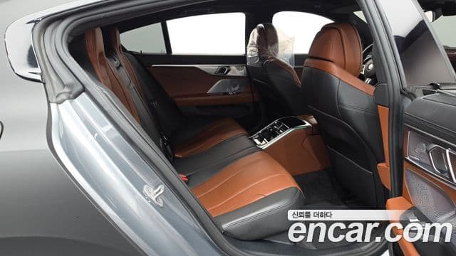 BMW 8 Series 2022 — Photo 20/36