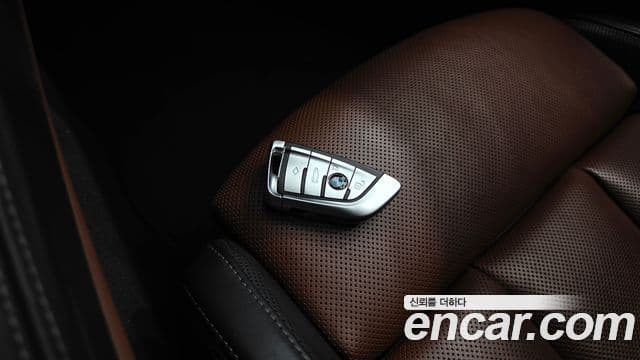 BMW 8 Series 2022 — Photo 21/36
