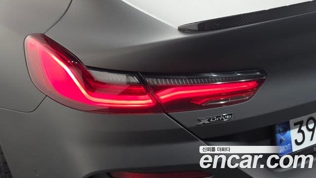 BMW 8 Series 2022 — Photo 16/36