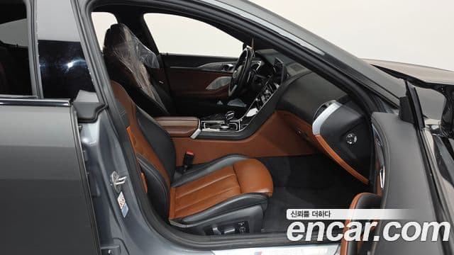 BMW 8 Series 2022 — Photo 22/36