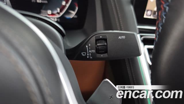 BMW 8 Series 2022 — Photo 19/36