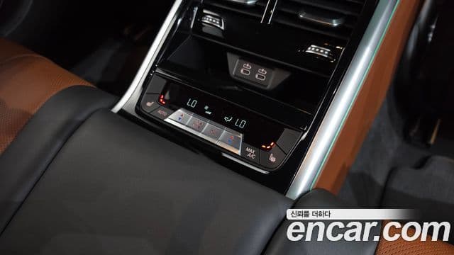 BMW 8 Series 2022 — Photo 5/36
