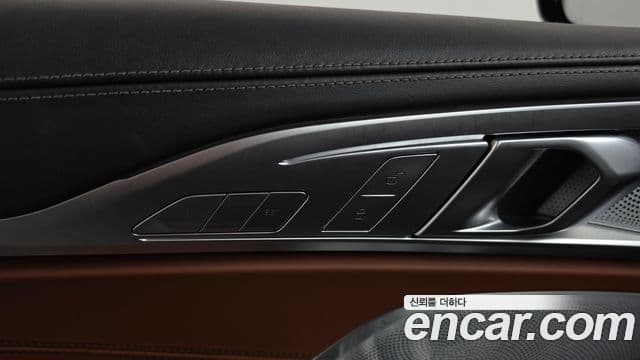 BMW 8 Series 2022 — Photo 25/36