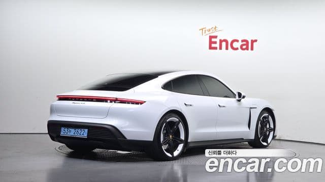 Porsche Taycan 2021 — Photo 1/34