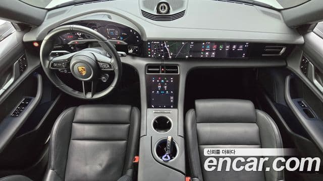 Porsche Taycan 2021 — Photo 18/34