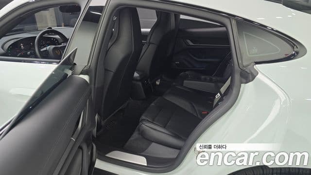 Porsche Taycan 2021 — Photo 30/34