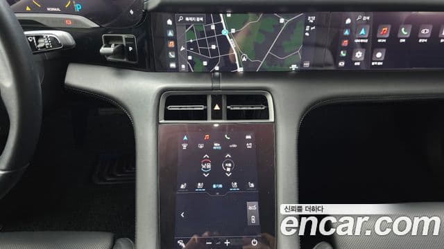 Porsche Taycan 2021 — Photo 24/34
