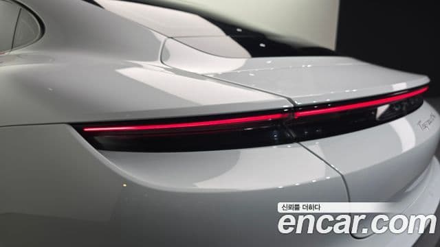 Porsche Taycan 2021 — Photo 25/34