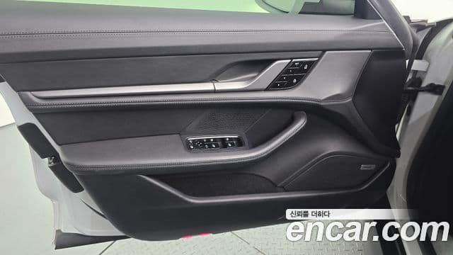 Porsche Taycan 2021 — Photo 17/34