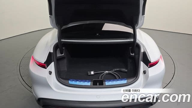 Porsche Taycan 2021 — Photo 33/34