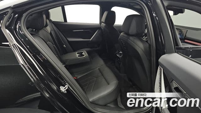 BMW 5 Series 2025 — Şəkil 16/34