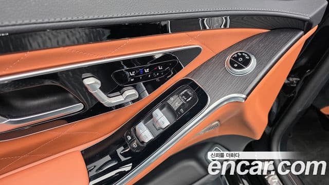 Mercedes-Benz S-Class 2022 — Photo 19/33