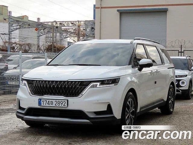 Kia Carnival 2023 — Фото 1/20
