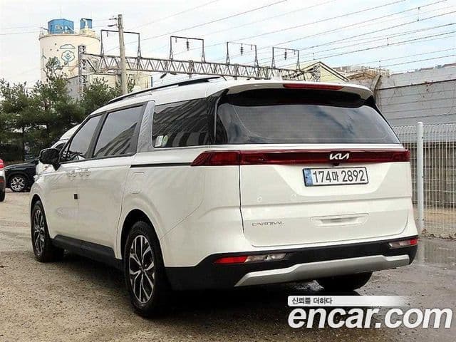 Kia Carnival 2023 — Фото 2/20
