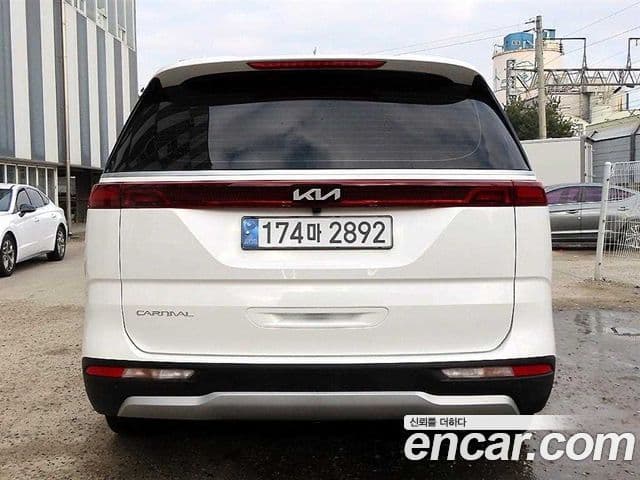 Kia Carnival 2023 — Фото 3/20