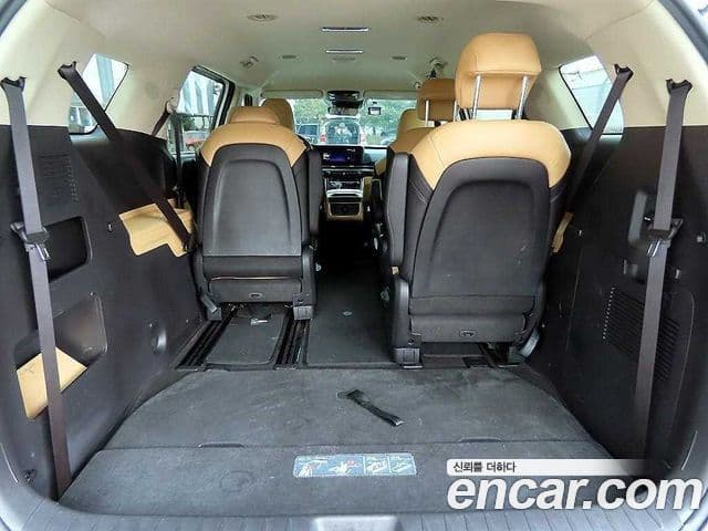 Kia Carnival 2023 — Фото 17/20