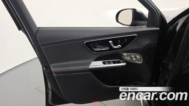 Mercedes-Benz GLC-Class 2025 — Photo 17/37