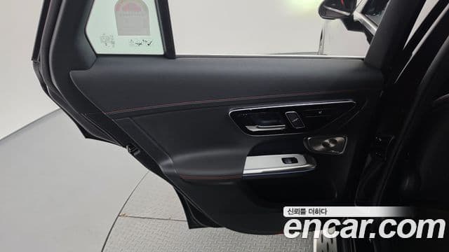 Mercedes-Benz GLC-Class 2025 — Photo 21/37
