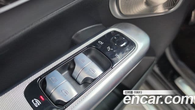 Mercedes-Benz GLC-Class 2025 — Photo 35/37