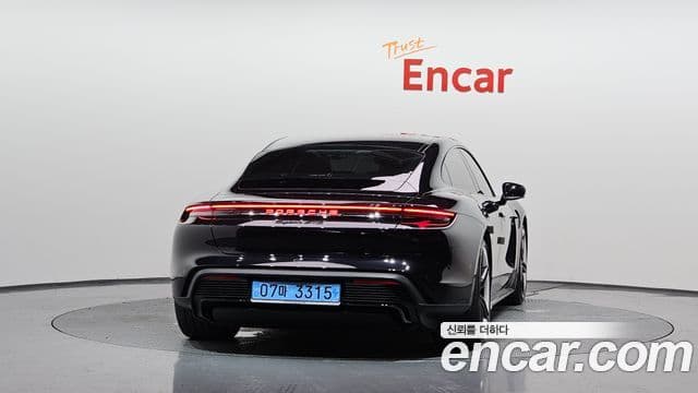 Porsche Taycan 2025 — ფოტო 29/31