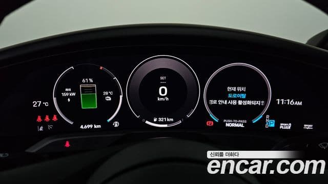 Porsche Taycan 2025 — ფოტო 17/31