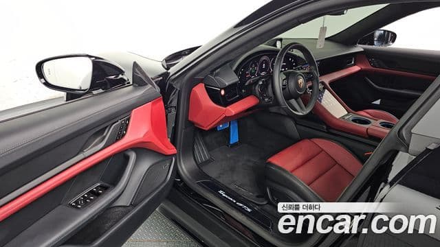 Porsche Taycan 2025 — ფოტო 21/31