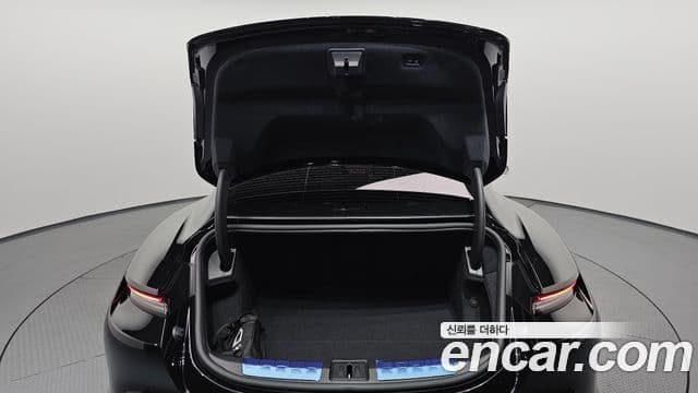 Porsche Taycan 2025 — ფოტო 23/31